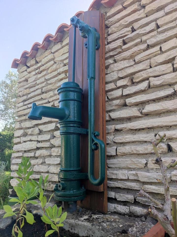 Le Gite De Lolivier En Provence Aramon Exterior photo