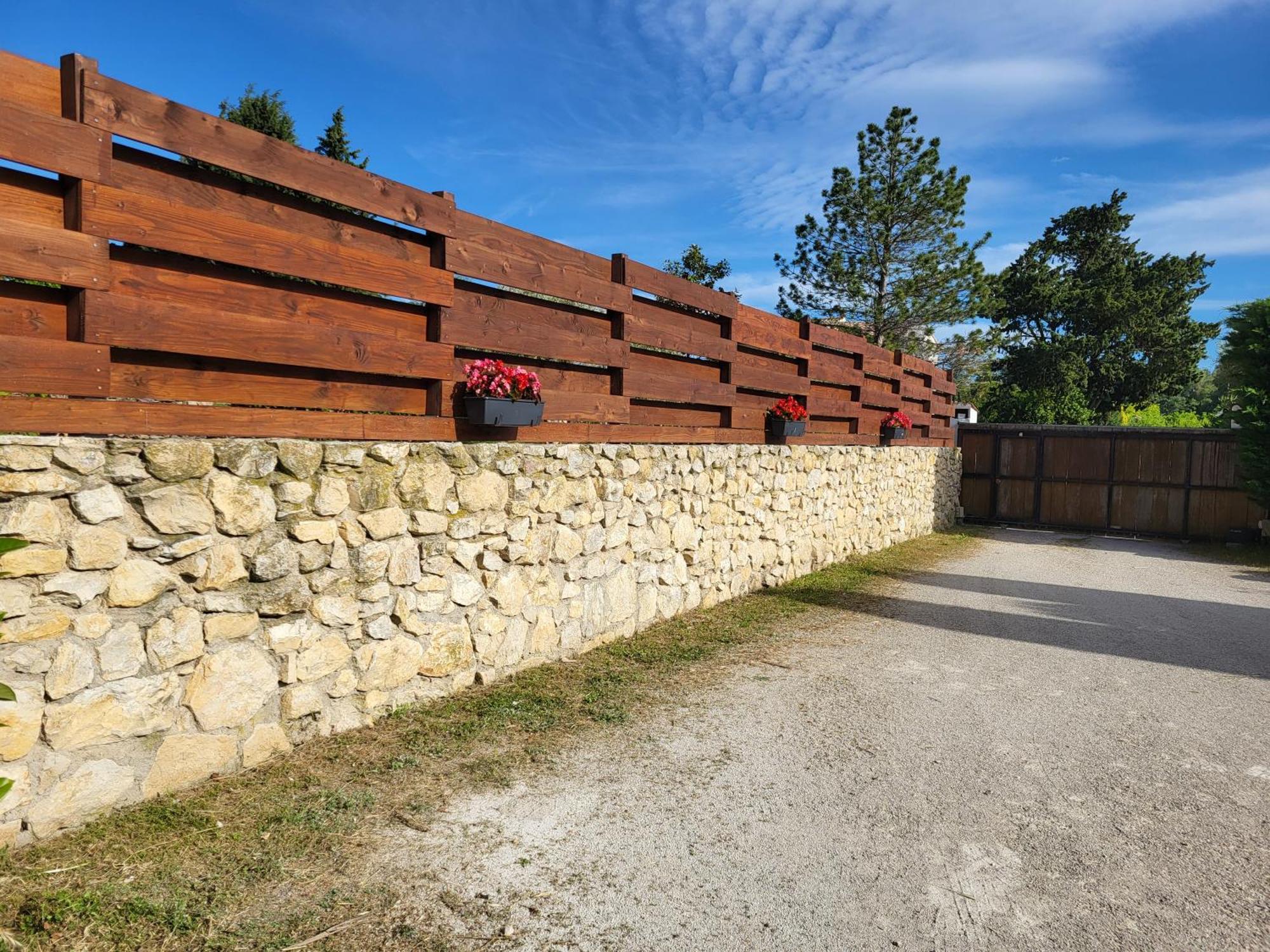 Le Gite De Lolivier En Provence Aramon Exterior photo