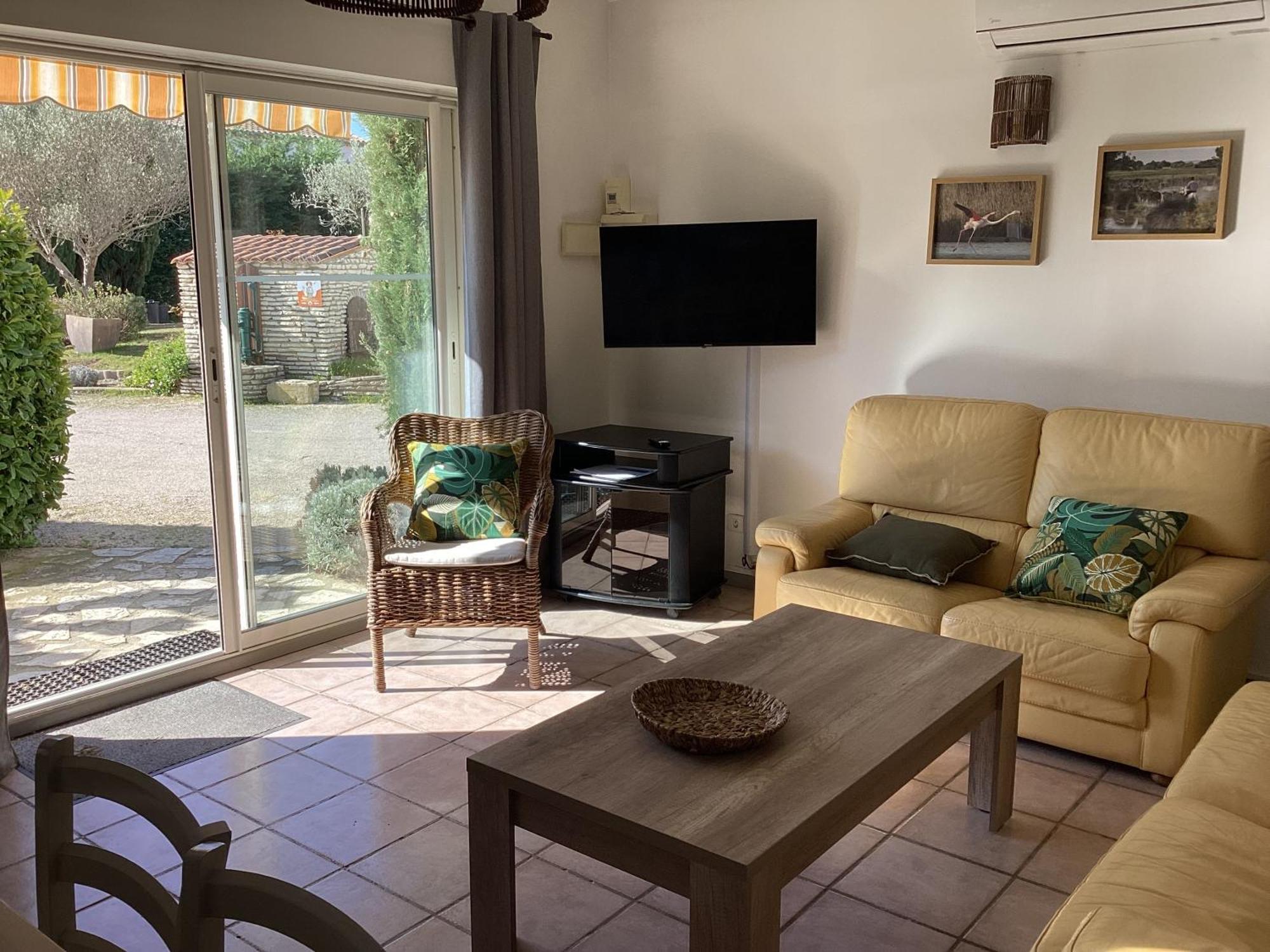 Le Gite De Lolivier En Provence Aramon Exterior photo
