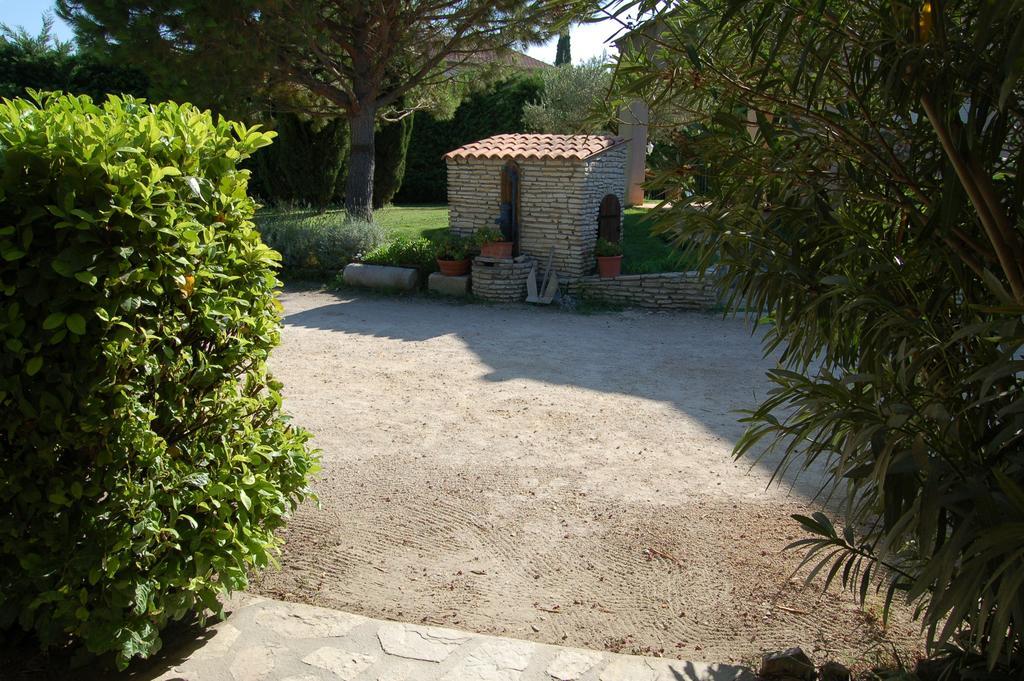 Le Gite De Lolivier En Provence Aramon Exterior photo